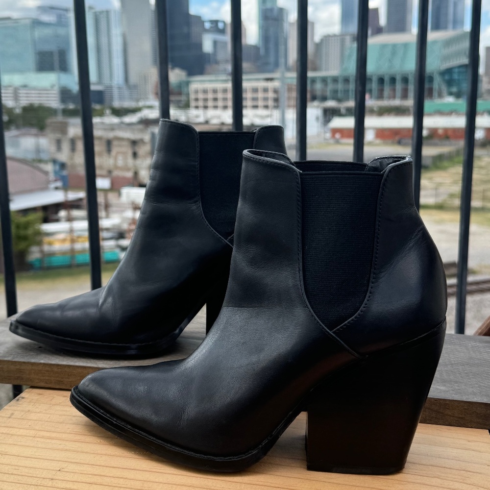 BP 'Lex-Lea' black leather pointed toe block heel boot, Sz. 8